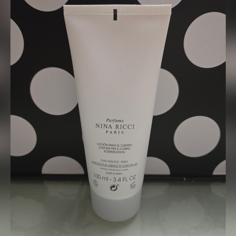 ✨️Nina Ricci Body Lotion✨️ - Picture 2 of 2